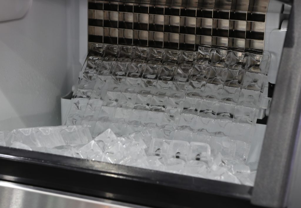 cube ice in ice making machine